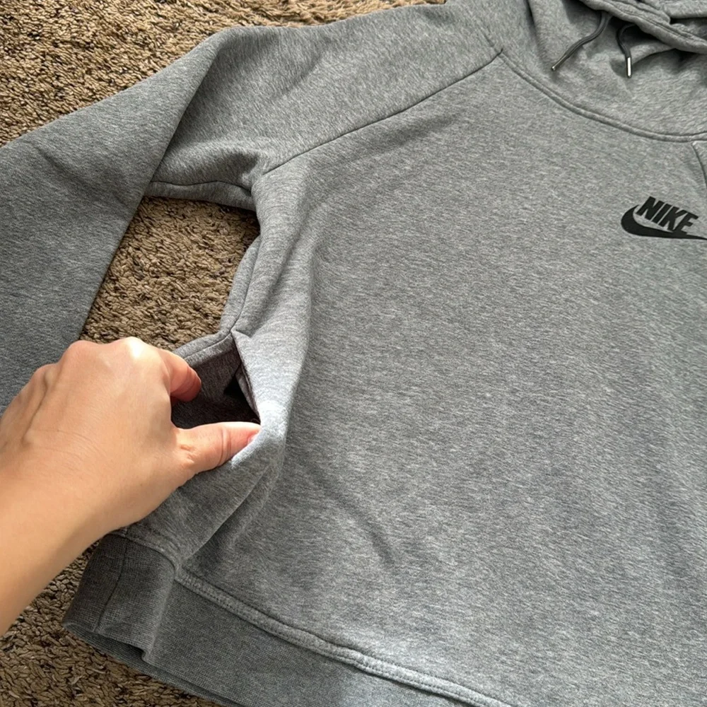 Nike Women’s Warm Hoodie Size M